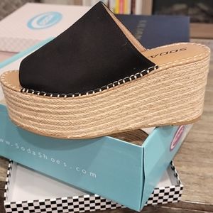 SODA Platform Slide Sandal - Black